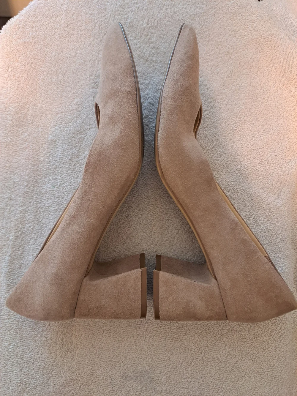 Marc Fisher LTD Mlyulunda Taupe Suede Block Heel Pumps Size 9